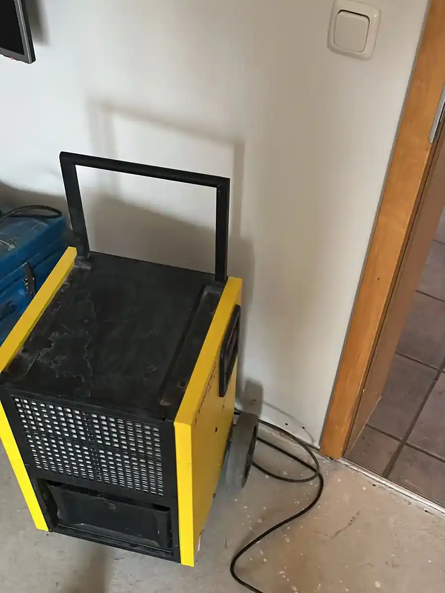 Technische Raumtrocknung Wasserschaden Ingolstadt – Kondensationstrockner im Einsatz