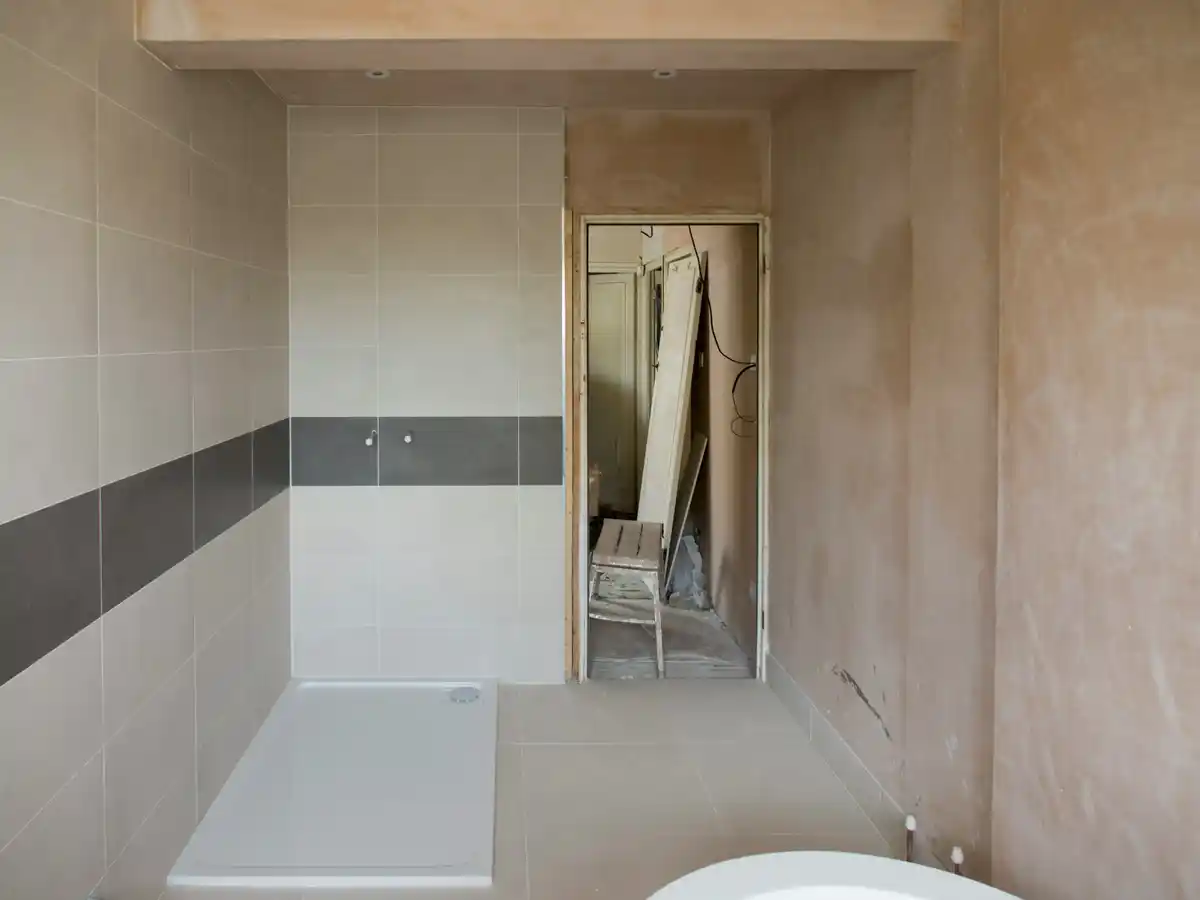 Barrierefreie Dusche München – Badsanierung mit ebenerdiger Dusche