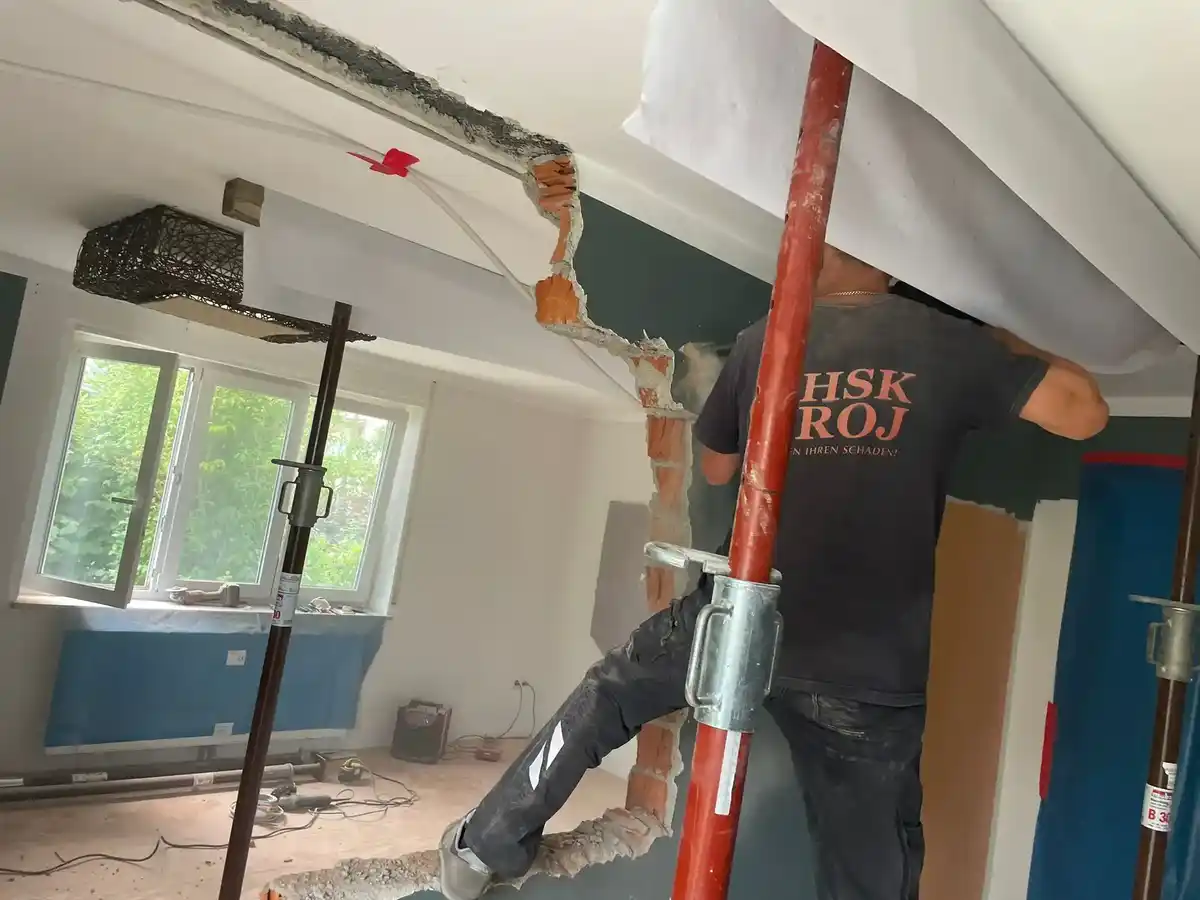 Sanierte Wand renoviert Brandschaden München Wiederherstellung Bausubstanz